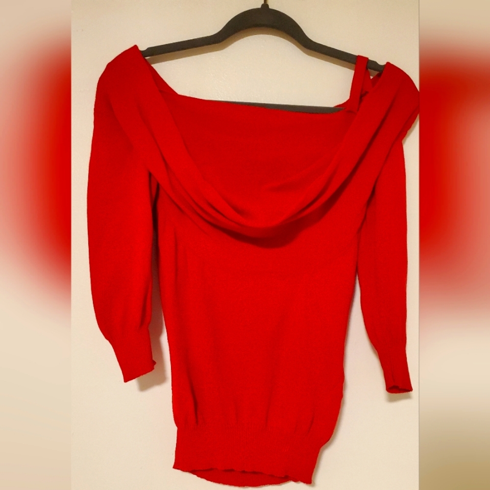 SISLEY RED SWEATER WITH HOOD